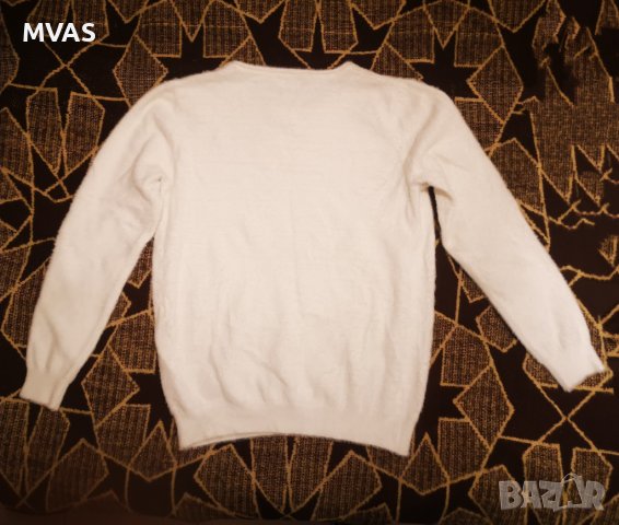 Дамски пухкав бял пуловер М размер, снимка 2 - Блузи с дълъг ръкав и пуловери - 42951763