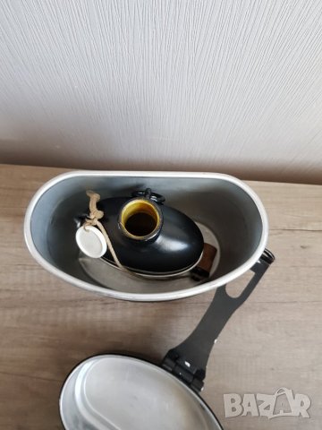 	Швейцарско военно канче с манерка и чаша, снимка 7 - Колекции - 35568833