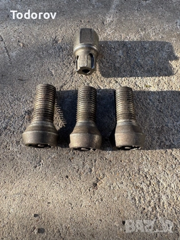 Оригинални секретни болтове Skoda , снимка 2 - Части - 53072669