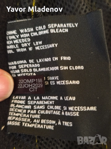 Дамско туристическо яке Guess S размер ново, снимка 9 - Якета - 53228643