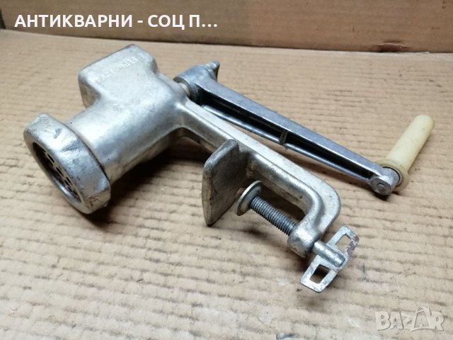Стара Соц Ръчна Месомелачка. , снимка 2 - Месомелачки - 40605095