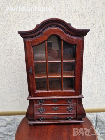 Уникална антикварна английска дървена витринка с чекмеджета махагон, снимка 2 - Антикварни и старинни предмети - 53063039