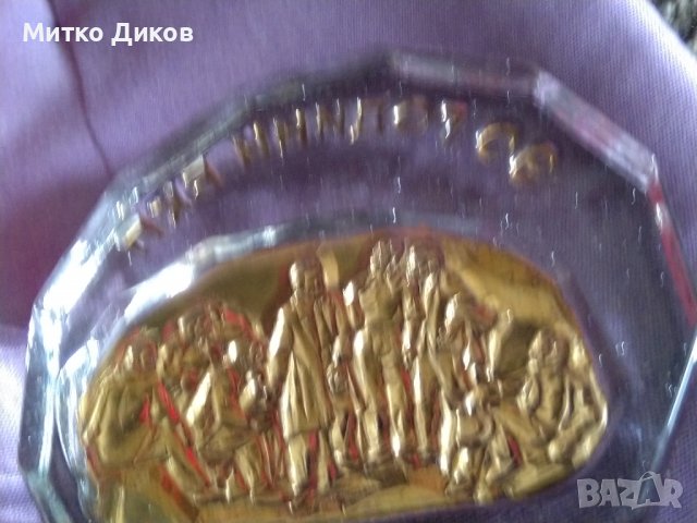 Масивна стъклена плакета 90години БКП фи 13см дебел 2см тегло 600грама в кутия  165х165мм, снимка 5 - Колекции - 39711942