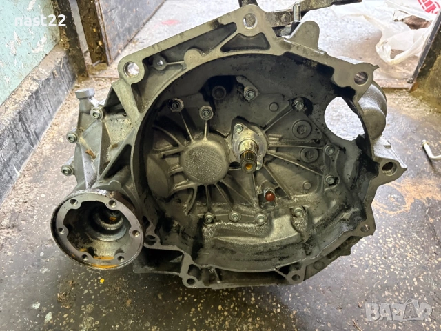 Скоростна кутия за Голф 5 1.6 102 к.с. VW GoLF, снимка 2 - Части - 53276469
