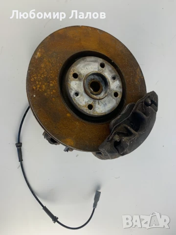 Преден десен шенкел главина диск апарат Peugeot 5008 (09-13)г. 