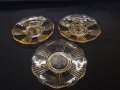 Три малки стъклени чинийки , снимка 1 - Антикварни и старинни предмети - 39747091