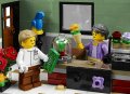 НОВО Lego Creator Expert - Градски площад (10255), снимка 9