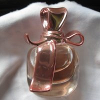 Mademoiselle Nina Ricci 4 мл дамски мини парфюм, снимка 1 - Дамски парфюми - 38338194