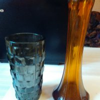 Старинни вази цветно стъкло 30 лв.брой, снимка 1 - Антикварни и старинни предмети - 26921676