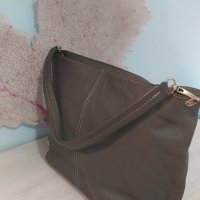 Сива кожена чанта – среден размер, снимка 4 - Чанти - 43223136