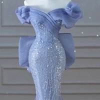 Бална рокля тип русалка с отворени рамене, пайети и голяма панделка, снимка 1 - Рокли - 43223393
