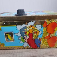 Стара метална кутия за бонбони на Nestle Disney Чичо Скрудж, снимка 8 - Колекции - 40717289