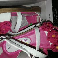 Бели сандалки с розови цветя, снимка 2 - Детски обувки - 28459508