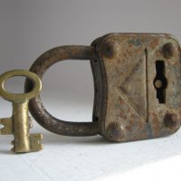  стар катинар с ключ, снимка 1 - Други ценни предмети - 28955737