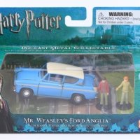 Ford Anglia с две фигурки на Хари и Mr. Weasley от филма Harri Potter - моделът е нов в кутия, снимка 2 - Колекции - 44096651