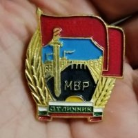 МВР значка Отличник , снимка 1 - Други ценни предмети - 33238254