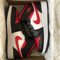 Маратонки оригинални NIKE AIR JORDAN 1 MID BRED TOE WHITE, снимка 6 - Детски маратонки - 43386539