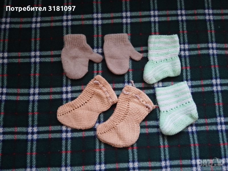 Ръчно плетени терлици и зимни плетени ръкавици за бебе  , снимка 1