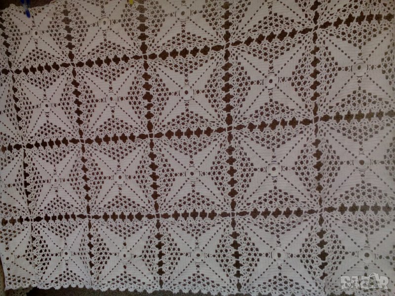 Красиви и стилни плетива на една кука- за легло, маса, салфетки, тишлайфери и милиьота., снимка 1