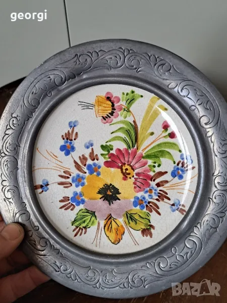 декоративна чиния за стена с гравиран калаен обков  3/4, снимка 1