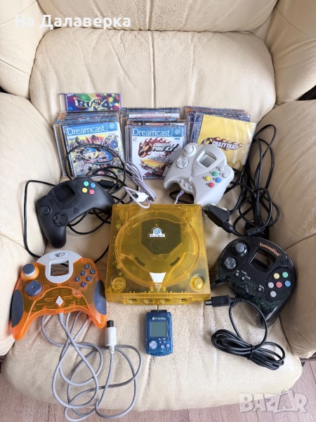 Sega Dreamcast Crystal Orange – комплект с 4 джойстика и Memory карта, снимка 1