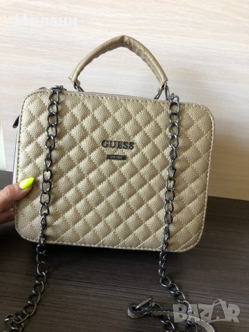 Намалена цена ! Нова Златиста дамска чанта Guess нова