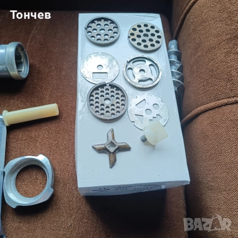 Ръчна месомелачка, снимка 2 - Аксесоари за кухня - 52705383