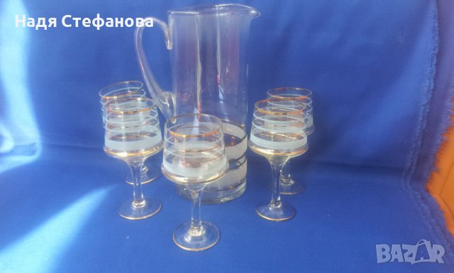 Комплект ретро чаши и кана за алкохол, чашите са 6 бр/посипка, златни кантове/