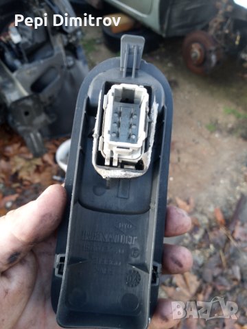 Бутон ел. стъкло предна дясна врата Renault Scenic II 2004-2009, снимка 2 - Части - 39395550