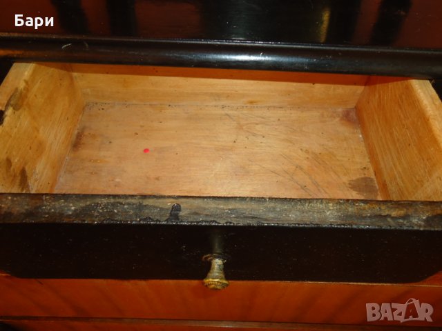 Красиво малко шкафче с огледало, снимка 3 - Антикварни и старинни предмети - 35472488