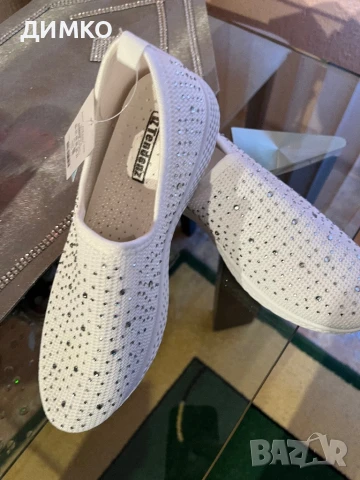 Дамски спортни обувки