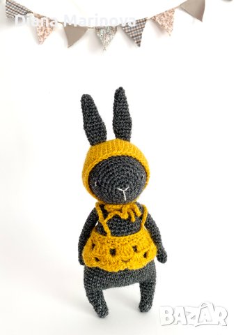 Зайче с шапка, детска играчка ръчна изработка, плетени играчки, подарък за дете, плетено зайче, снимка 3 - Плюшени играчки - 43143529