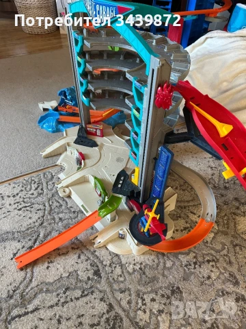 Hot Weels Ultimate Garage  комплект писта и гараж, снимка 2 - Коли, камиони, мотори, писти - 50800625