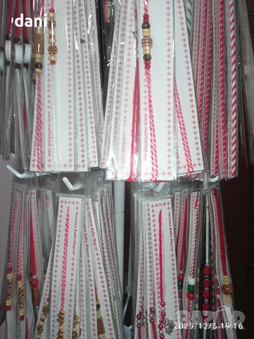 Микс от 300 мартеници с подарък стелаж , снимка 3 - Други - 52674576