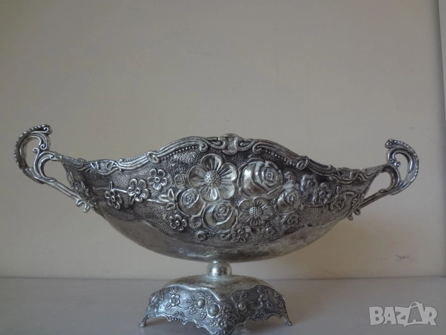 Голяма разкошна сребриста купа