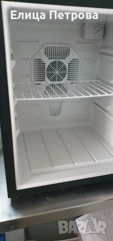 мини хладилник crown , снимка 2 - Хладилници - 52942670