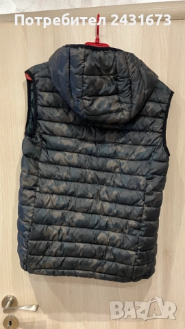 Капитониран елек MANGO с качулка и вата, снимка 5 - Детски якета и елеци - 52865312