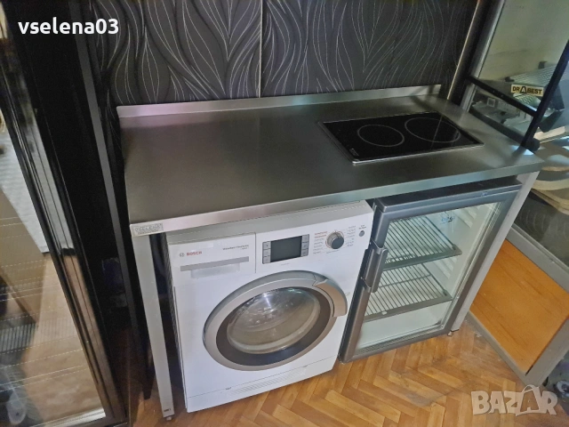 Професионална маса с неръждаем плот и вграден котлон