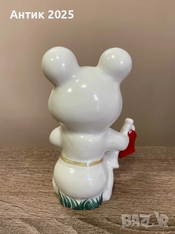 Порцеланова статуетка „Олимпийското мече с пионерски рог и флагче“ — Коростен, винтидж, снимка 2 - Антикварни и старинни предмети - 53238558