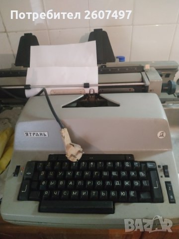 Електрическа пишеща машина , снимка 1 - Антикварни и старинни предмети - 42940404