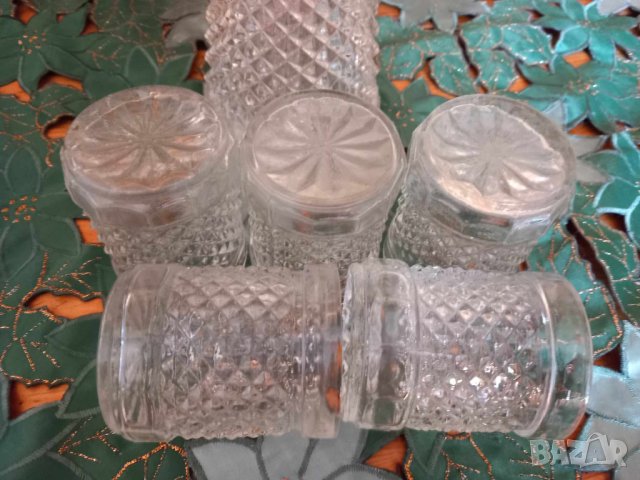 Гарафа, девет чашки и купичка за ядки релефно стъкло, снимка 6 - Други - 42035678