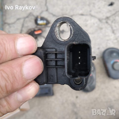 Датчик колянов вал за Peugeot 308 1.6 HDI 9637466980, снимка 2 - Части - 43732371