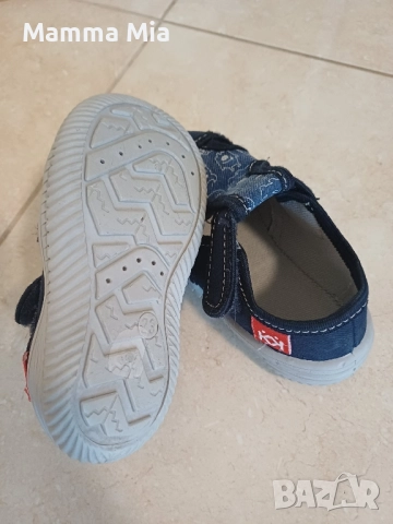 Пантофки КиК размери 23 24 25, снимка 2 - Детски пантофи - 52216304