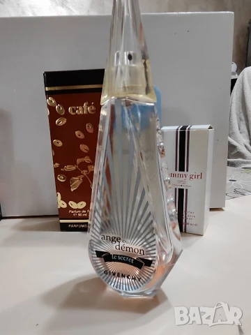 Дамски парфюми Burberry, Tommy Hilfiger, Avon, снимка 11 - Дамски парфюми - 50673780