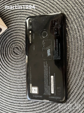 Huawei Y7 2019 *Пукнат дисплей*, снимка 3 - Huawei - 50898495