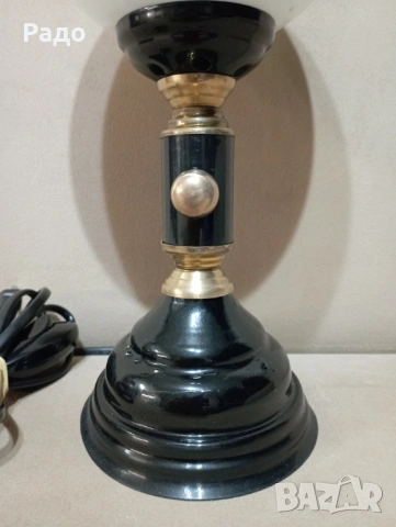 Комплект от две красиви лампи с бели сферични стъклени абажури, снимка 3 - Настолни лампи - 53379704