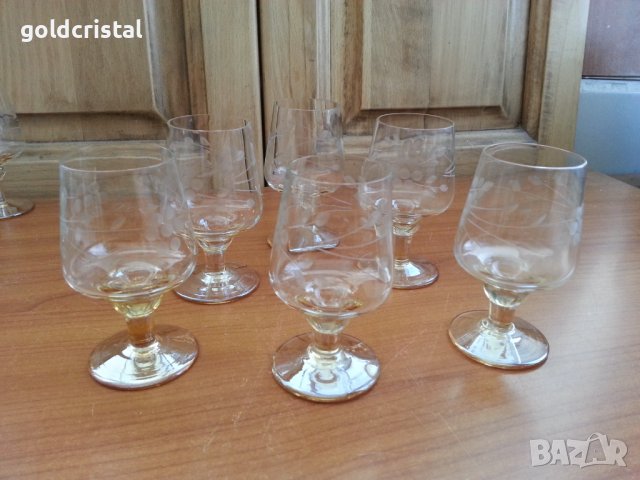 Стари стъклени чаши чашки