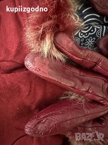 Подарява се всичко от снимките - зимни шапка и два чифта ръкавици, снимка 3 - Ръкавици - 51945322