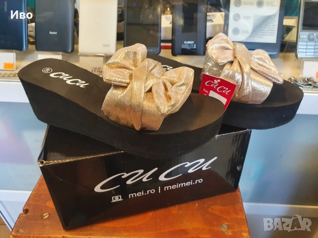 Черни дамски чехли на платформа със златист елемент Чисто нови! Височина 6,5см. Отговарят на 39 номе, снимка 7 - Чехли - 51996177