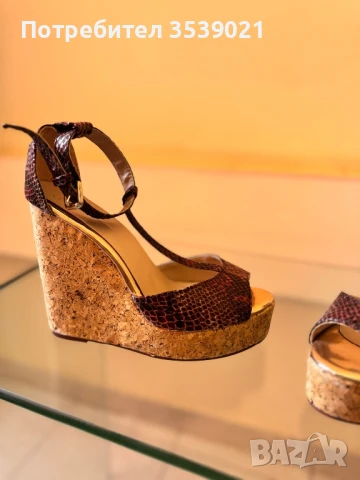 Чисто нови змийски платформи Gucci размер 39 , снимка 3 - Дамски обувки на ток - 50981341